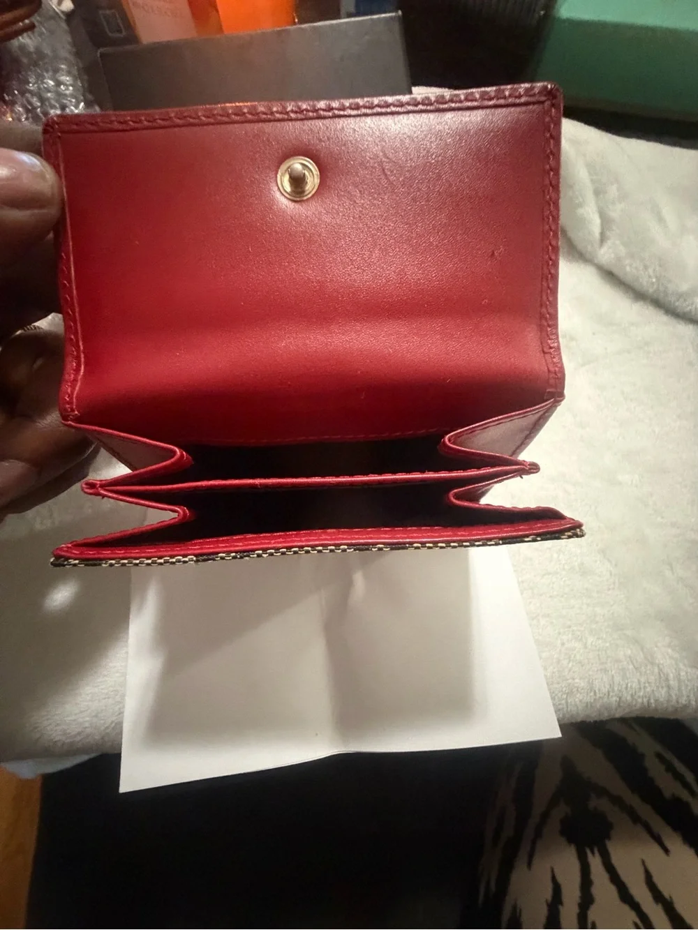 Gucci Beige GG Canvas Wallet with Red Interior - Picture 3 of 10
